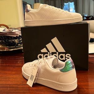 White Stan Smith Tennis Sneakers with Metallic Hombre Detailing
